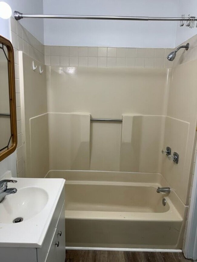 Building Photo - 1046 Northampton St