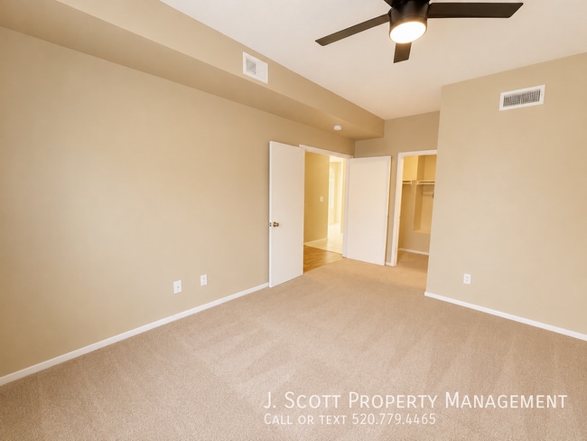 Building Photo - 930 N Mesa Dr