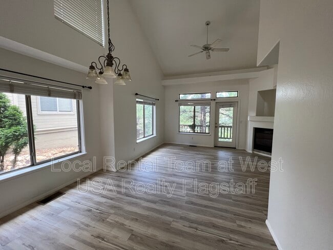 Building Photo - 6164 E Mountain Oaks Dr