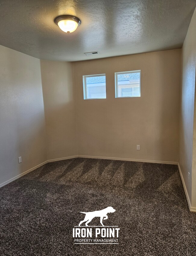 Building Photo - 1/2 off First Full Month! 3bed/2.5 bath ho...