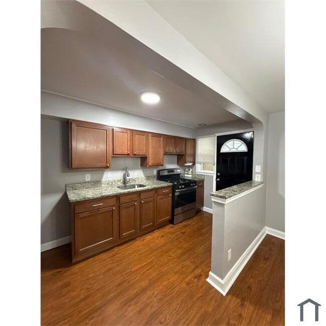 Primary Photo - 3 Bedroom Housing Voucher Accepted