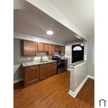 Building Photo - 3 Bedroom Housing Voucher Accepted