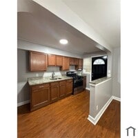 Building Photo - 3 Bedroom Housing Voucher Accepted