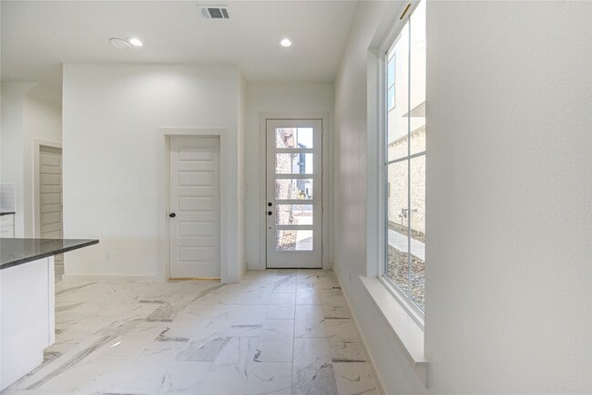 Building Photo - 2920 El Fenice Ln