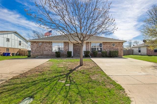 Building Photo - 303 Kings Way Dr