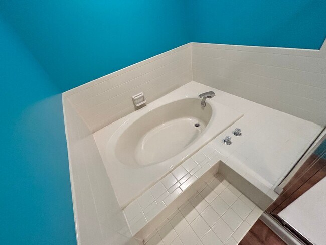 Building Photo - Gorgeous 4 Bedroom Townhome Steps from Boulder Country Club