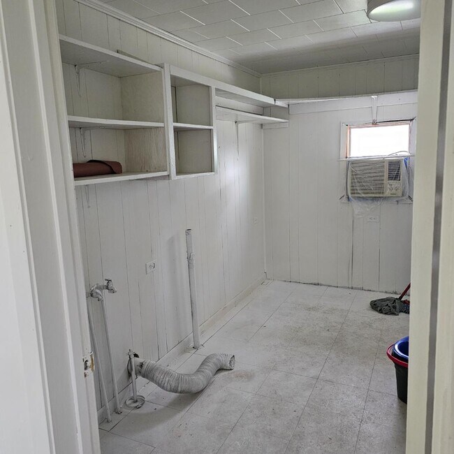 Building Photo - 611 Willow St