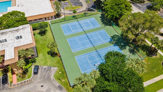 Building Photo - 6075 N Sabal Palm Blvd