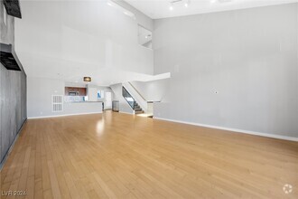 Building Photo - 129 S 11th St