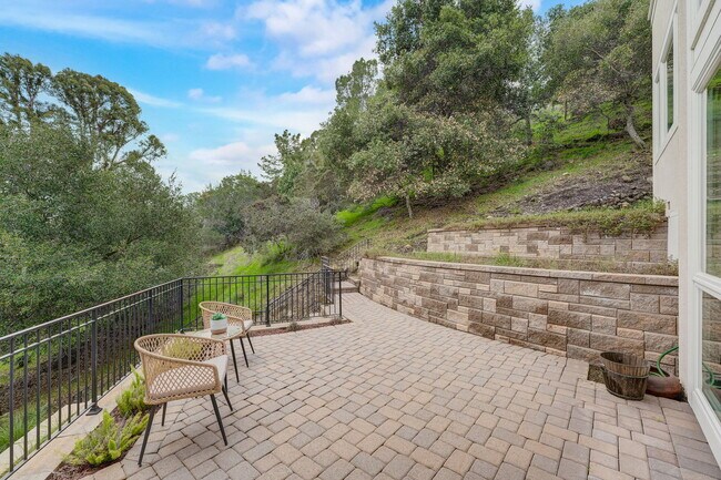 Building Photo - 140 Emerald Estates Ct
