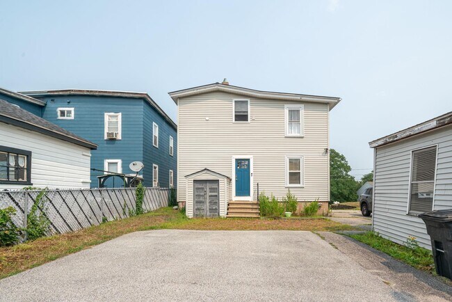 Building Photo - 106 Bismark St