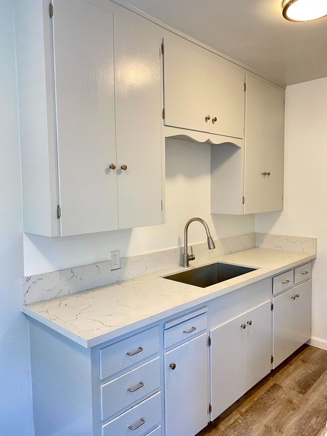 Building Photo - Great one bedroom one bath condo