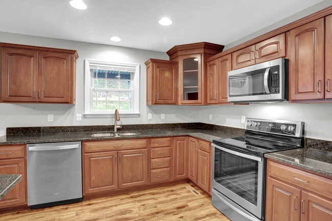 Building Photo - 16 Lismore Pl