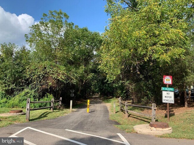 Building Photo - 118 Sycamore Ct