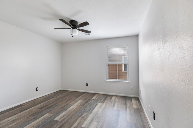 Building Photo - 9960 Cassowary Dr