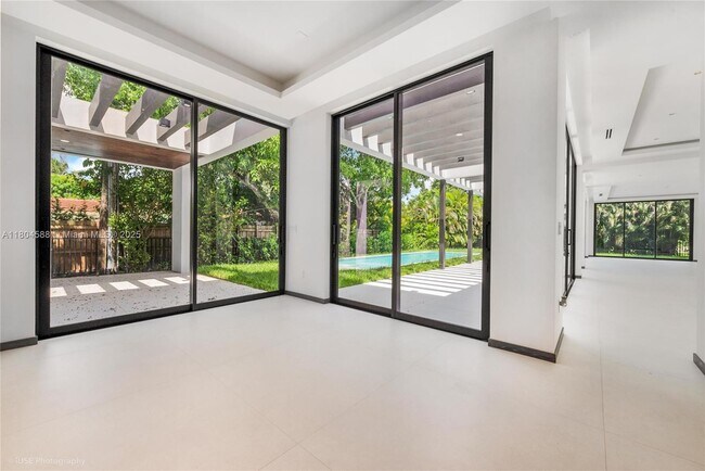 Building Photo - 8000 SW 62nd Ct