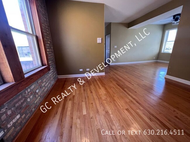 Building Photo - 1671 W Farwell Ave
