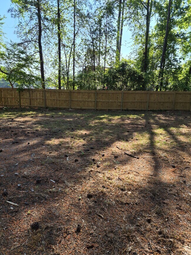 Building Photo - 719 Hedgelawn Way