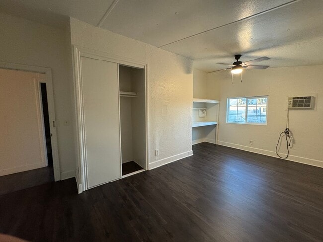 Building Photo - Rental Home with a huge yard