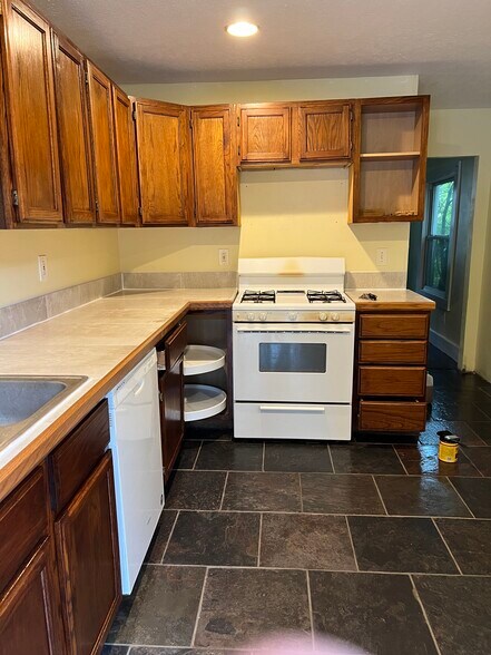 Kitchen - 608 State St