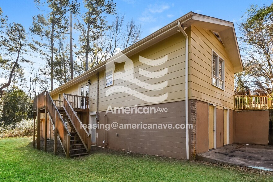 Building Photo - 4016 Williamsburg Dr