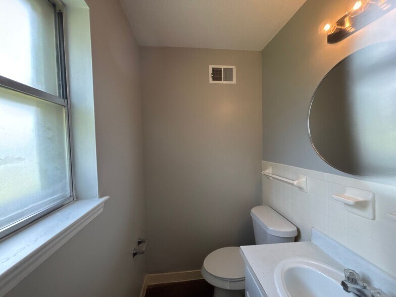 Building Photo - 5095 Corkwood Dr