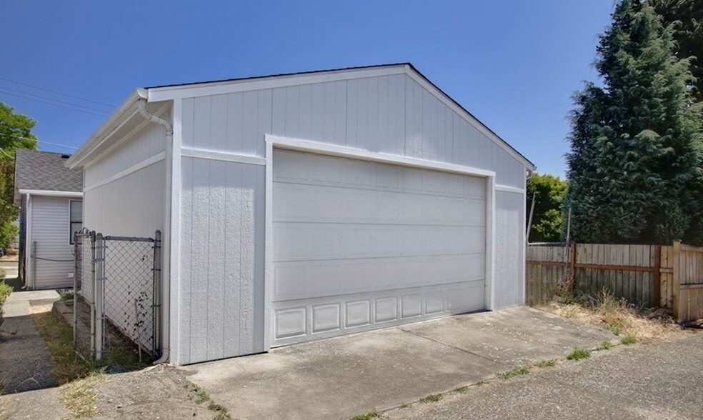 Building Photo - 7555 17th Ave NW