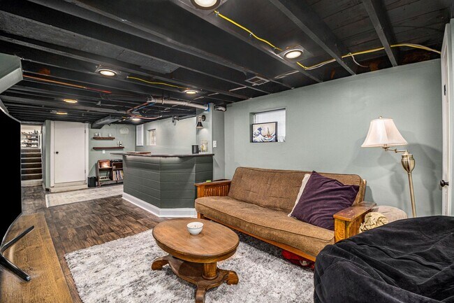 Building Photo - 3 BED 2 BATH BUNGALOW STYLE HOME IN FERNDALE ------ W. CHESTERFIELD