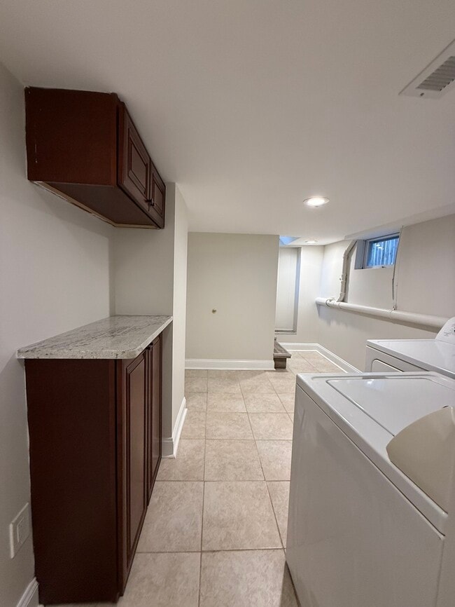 Building Photo - 4 Dresser Ave