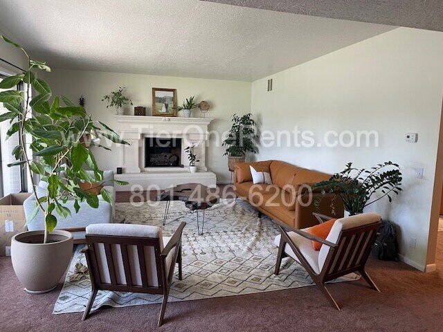 Building Photo - NO DEPOSIT Option Available for Qualified ...