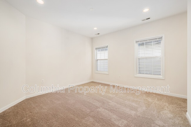 Building Photo - 2421 Franklin St NE