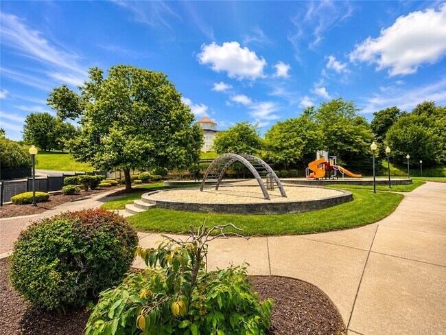 Building Photo - 1502 Pointe View Dr