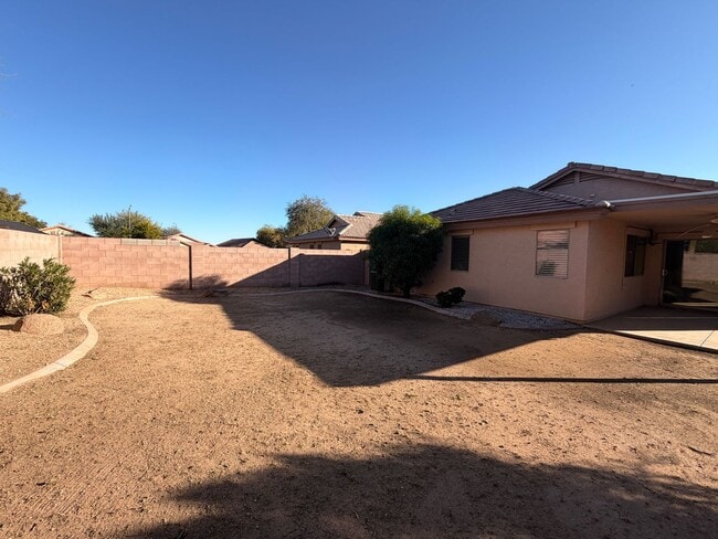 Building Photo - Gorgeous 3Bdm 2Ba Goodyear Home on a Cul-de-sac! *NO Carpets*