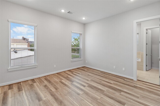 Building Photo - 602 Thornton Rd