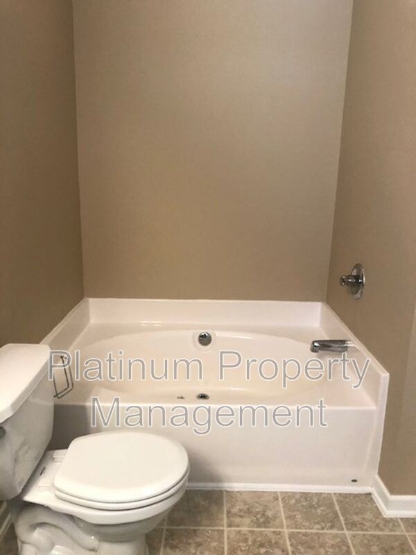 Building Photo - 6583 Silk Tree Pointe