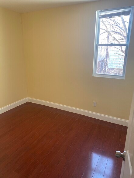 Building Photo - 5629 Malcolm St