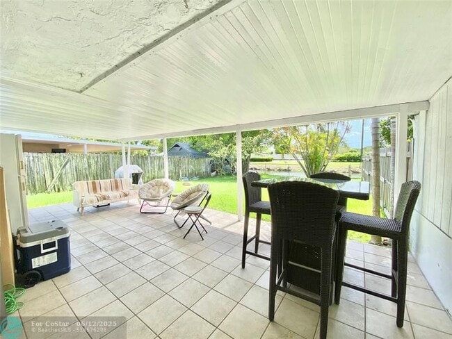 Building Photo - 416 SW 96th Ct