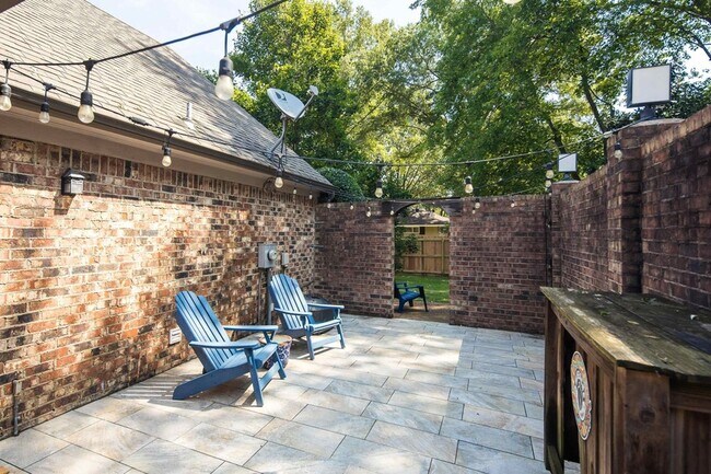 Building Photo - 7691 McHenry Cir N