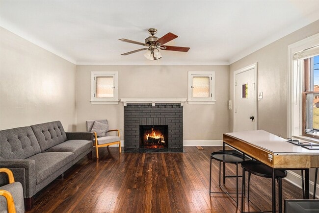 Building Photo - 51 S Laclede Station Rd