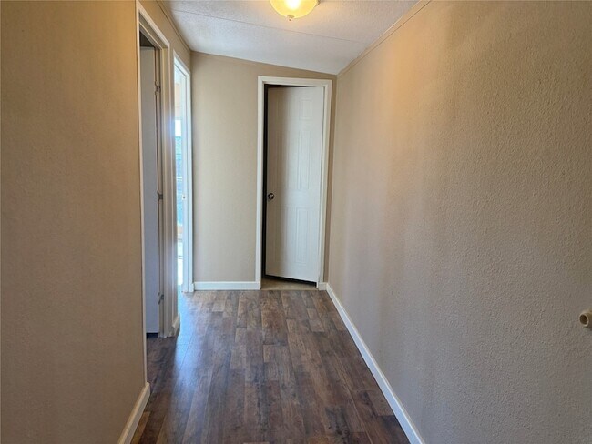Building Photo - 14 Walnut Bend