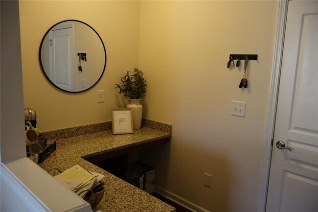 Building Photo - 701 Woodbridge Dr