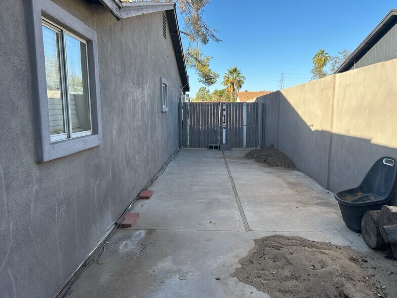 Building Photo - 2933 W Muriel Dr