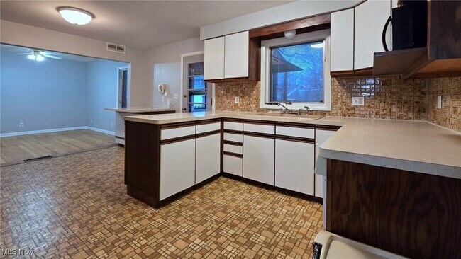 Building Photo - 70 Sunnycliff Dr