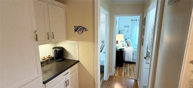 Building Photo - 161 Greenview Dr