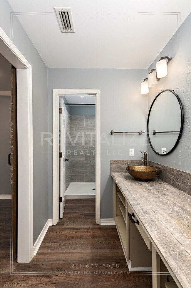 Building Photo - Creole Style 3 Bed 2.5 Bath Home on Oversized Lot