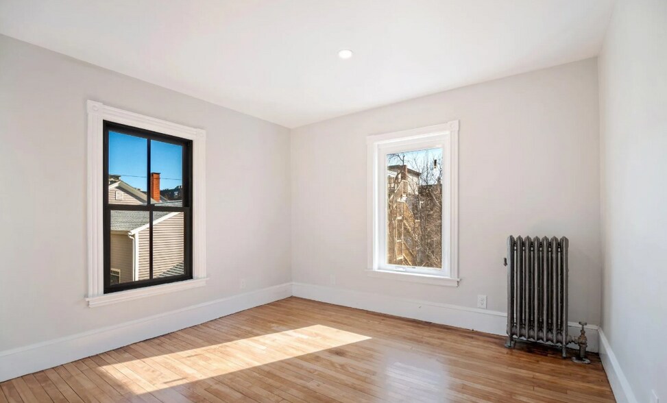 Building Photo - 29A Pine St