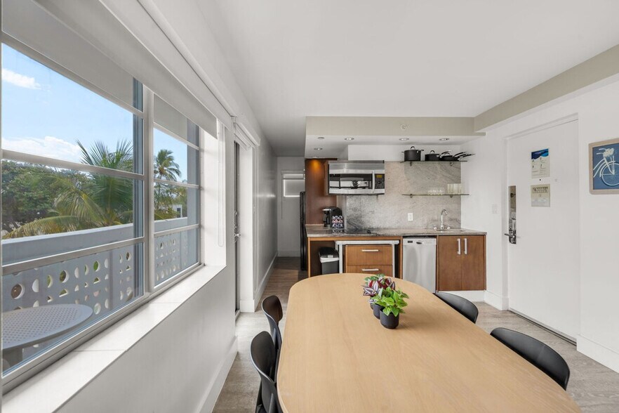 Building Photo - 1130 Ocean Dr