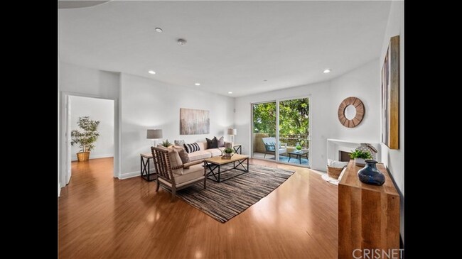 Primary Photo - 5703 Laurel Canyon Blvd