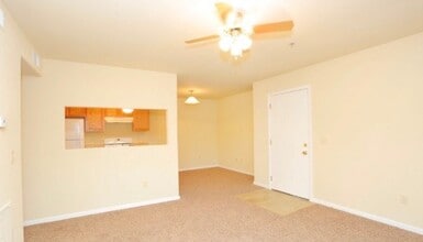 Building Photo - Hurry in this unit won't last long!