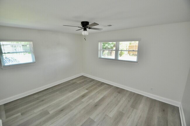 Building Photo - 7634 Wynlea St